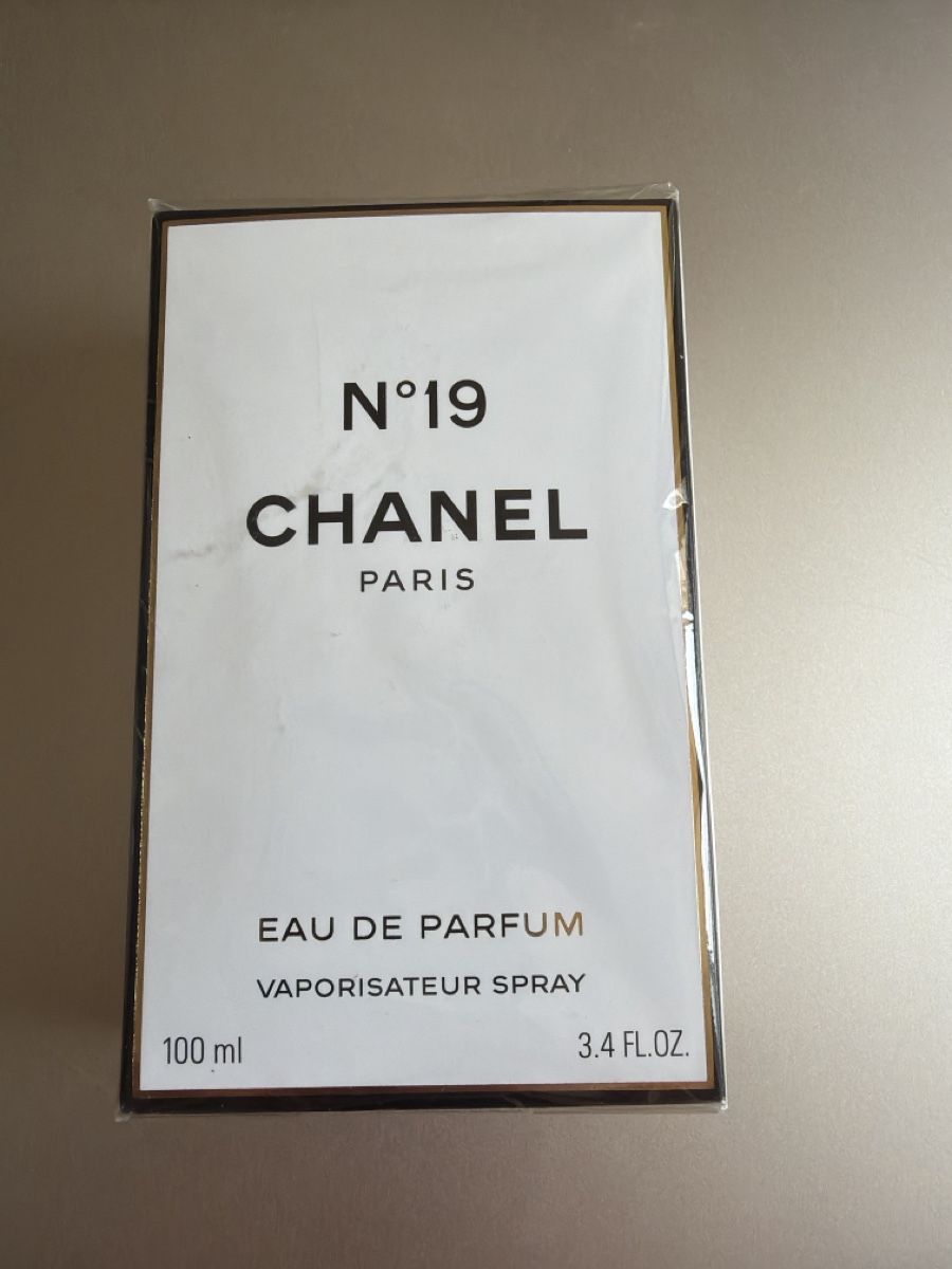 Chanel Parfums & Eau de Toilette: Chanel N°19 Eau de Parfum 100 ml neuf – Neuf avec emballage d'origine à fey par Caductilometre
