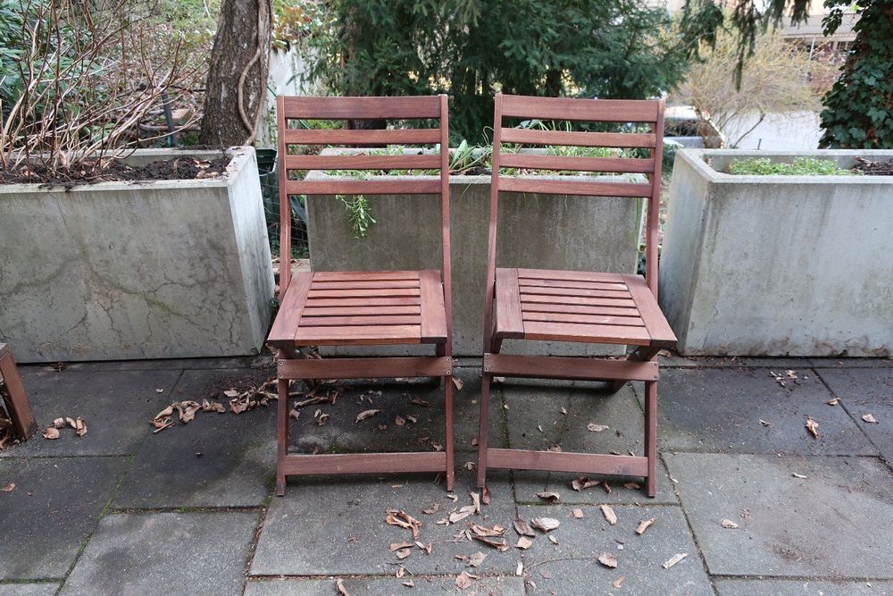 Zwei Gartenstühle aus Holz. Ikea. Kaufen auf Ricardo