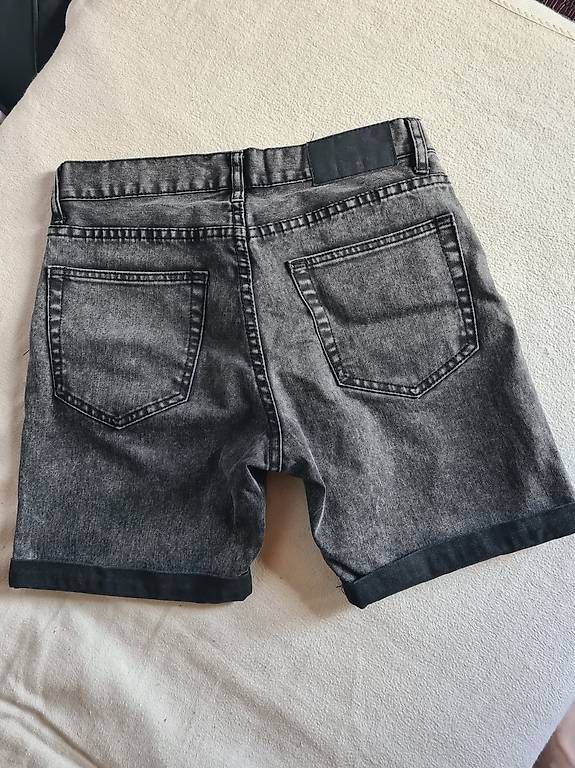 Jeans: Short CHEAP MONDAY (taille 29 us) – Usato da Epalinges venduto da mux_vc5l