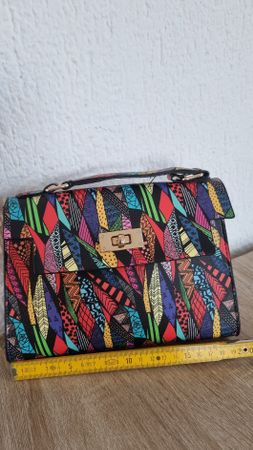 Kleine  Handtasche mit Muster - Blickfang!