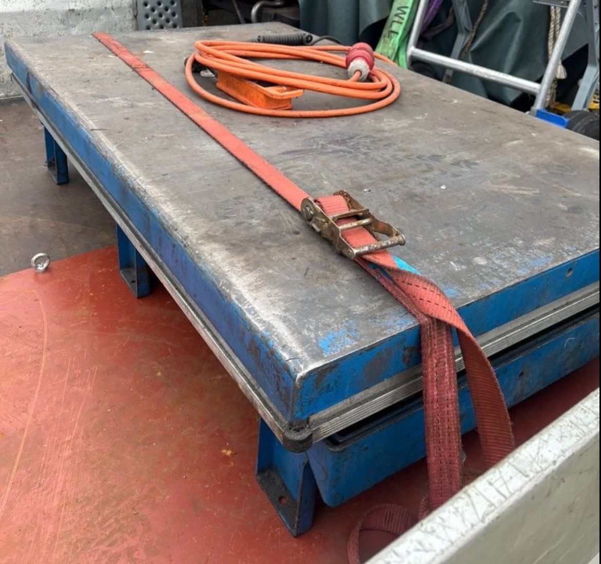 Ponts élévateurs & Crics: Hubtisch 1000kg / 380v – D'occasion à Egg b. Zürich par SwissTradingAgency 4