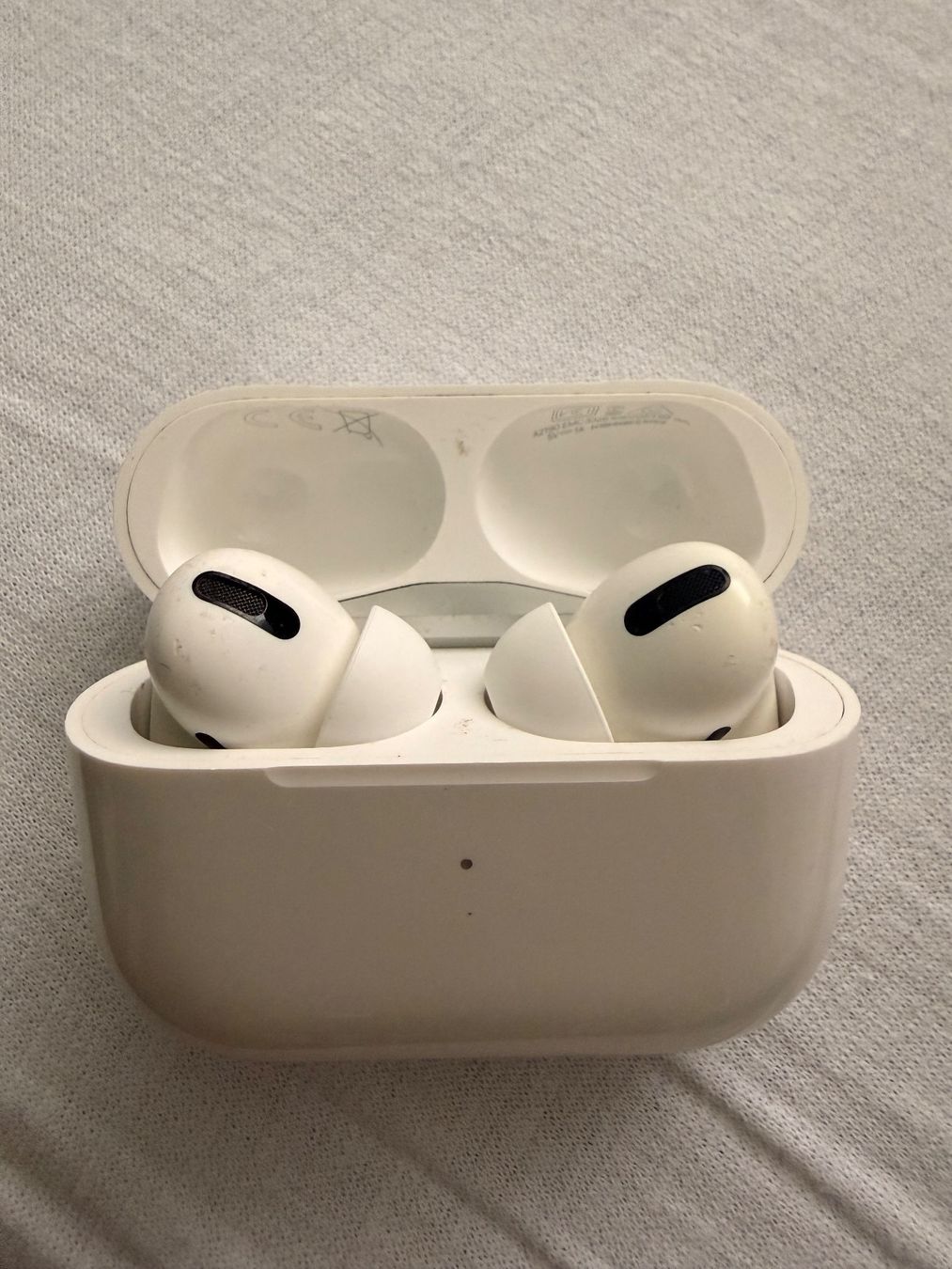 Apple Casques audio: Originale Apple Airpods Pro A2190- Lightning – D'occasion à bülach par Happylion1