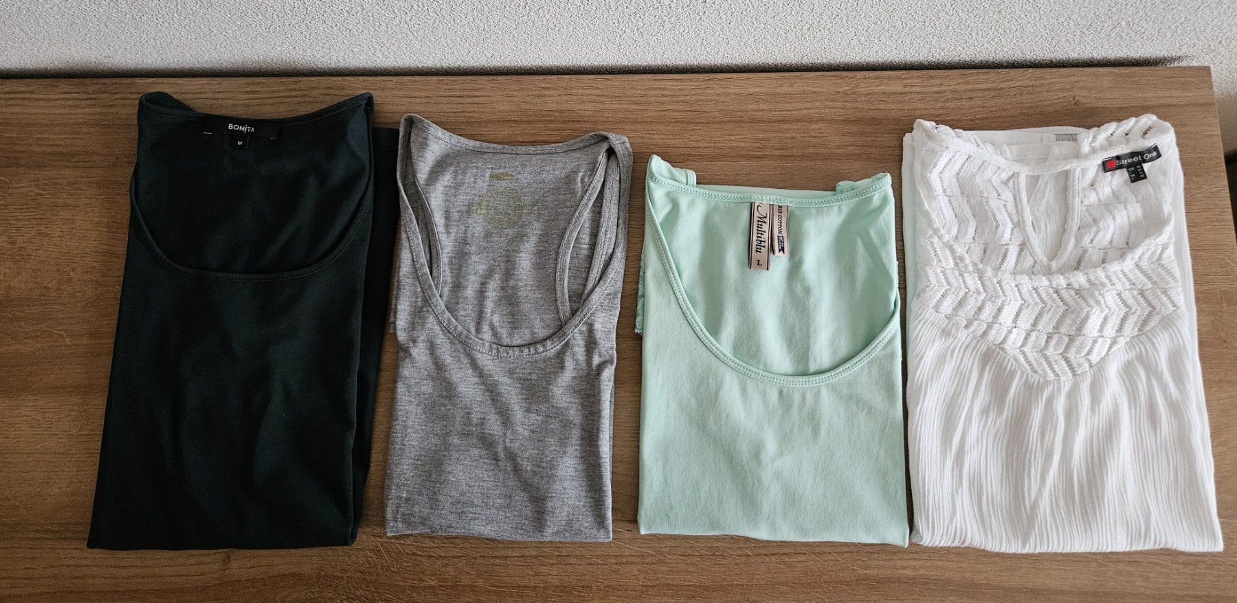 T-shirt: 7 Stk. Top / ärmellose Shirt – Usato da Möriken AG venduto da pam66 9