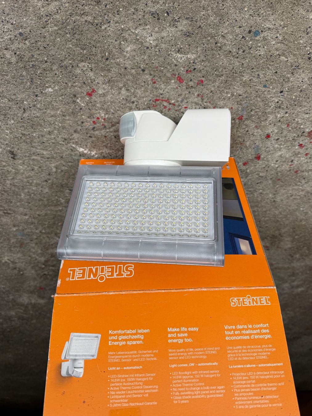 Steinel Lampen: Steinel Sensor Aussenstraher weiss Neu – Neu und originalverpackt aus Ibach von style.hr 1