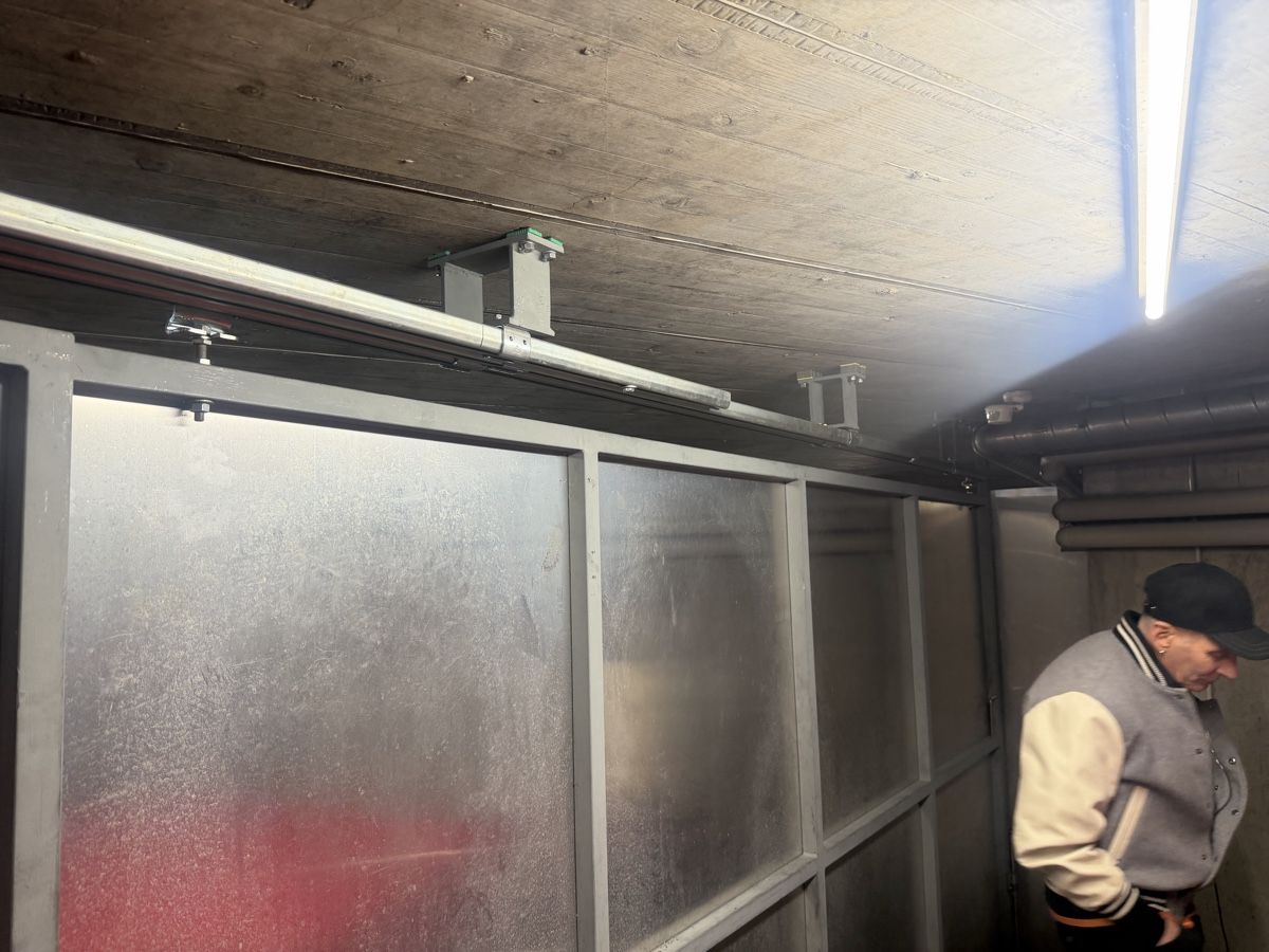 Porte: Porte de garage coulissante – Usato da Brügg BE venduto da traindenuit 3