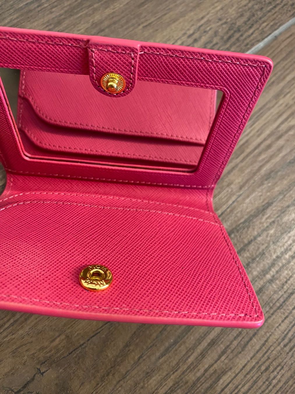 Mcm Portamonete: MCM Spiegel / Kartenhalter pink – Usato da Pratteln venduto da a23_j2gs 2