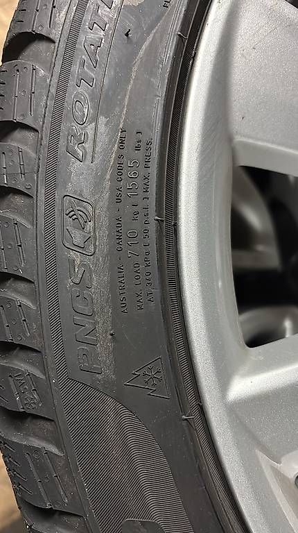Pneus & Kompletträder: Tesla Model 3 / cerchi + gomme invernali – Gebraucht aus Manno von xmr_6zz2 1