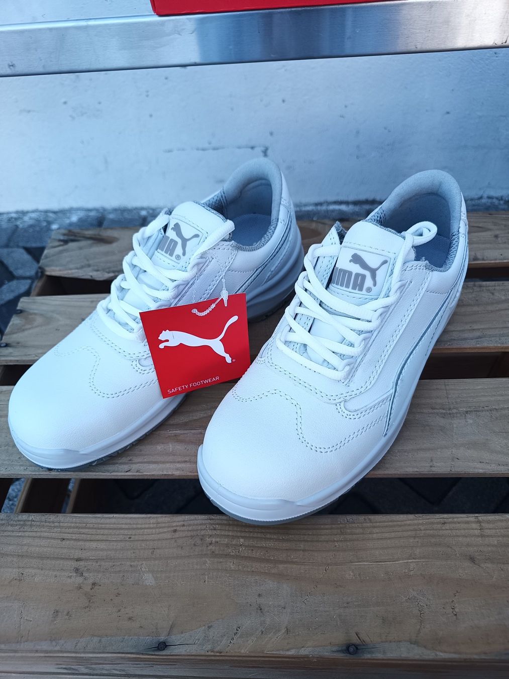 Puma Herrenschuhe: Puma Sicherheitsschuhe S2 SRC 39 – Neu und originalverpackt aus Oberegg von 19franzi94