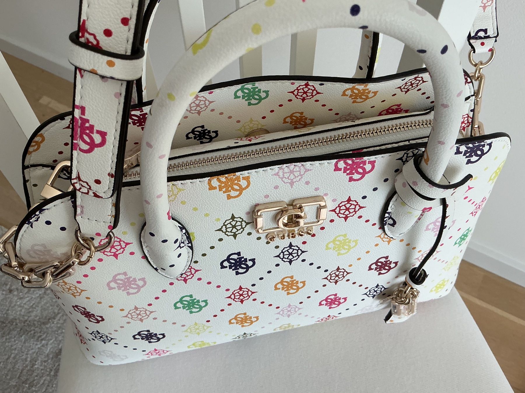 Guess Borse da donna: Guess Tasche wunderschön neu – Nuovo (secondo la descrizione) da Rudolfstetten venduto da Foxj 5