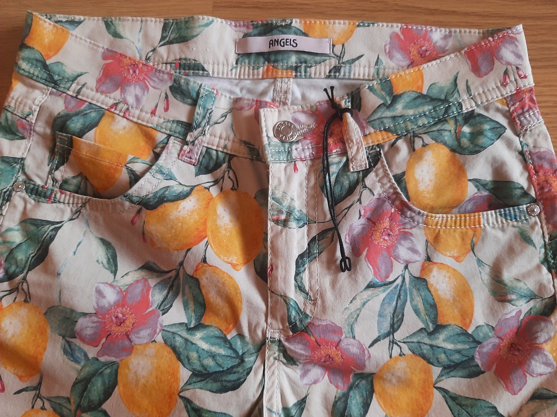 Angels Pantaloni: Angels Hose Gr. S – Usato da Muotathal venduto da robin40 1