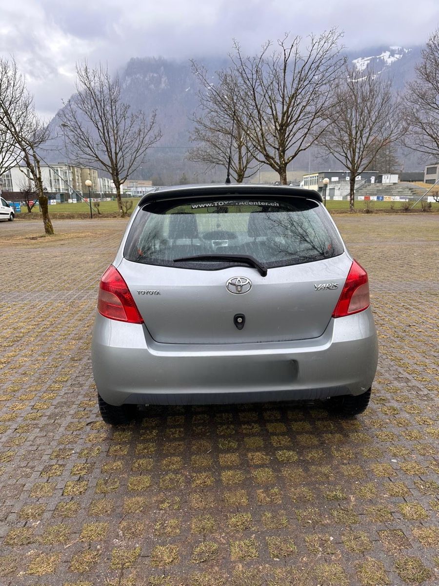 Toyota Autos: Toyota Yaris 1.33 – D'occasion à Niederurnen par stelu1991 2