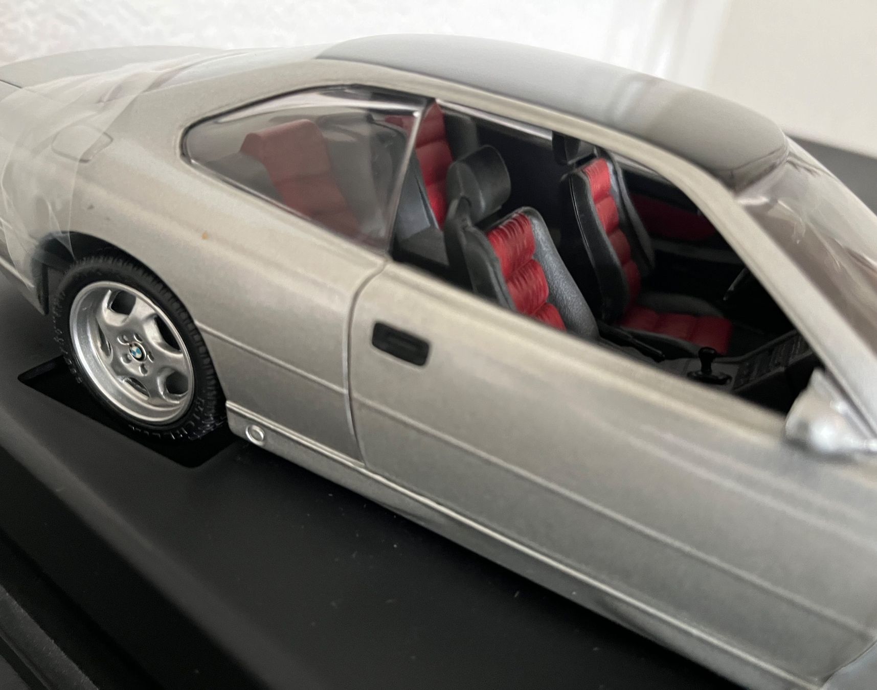 Revell Modellautos: BMW 850 CSi 1:18 Revell – Gebraucht aus St-Cergue von ncu_t267 6