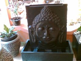 Brunnen Buddha Gartenbrunnen Wasserwand Relief Zierbrunnen