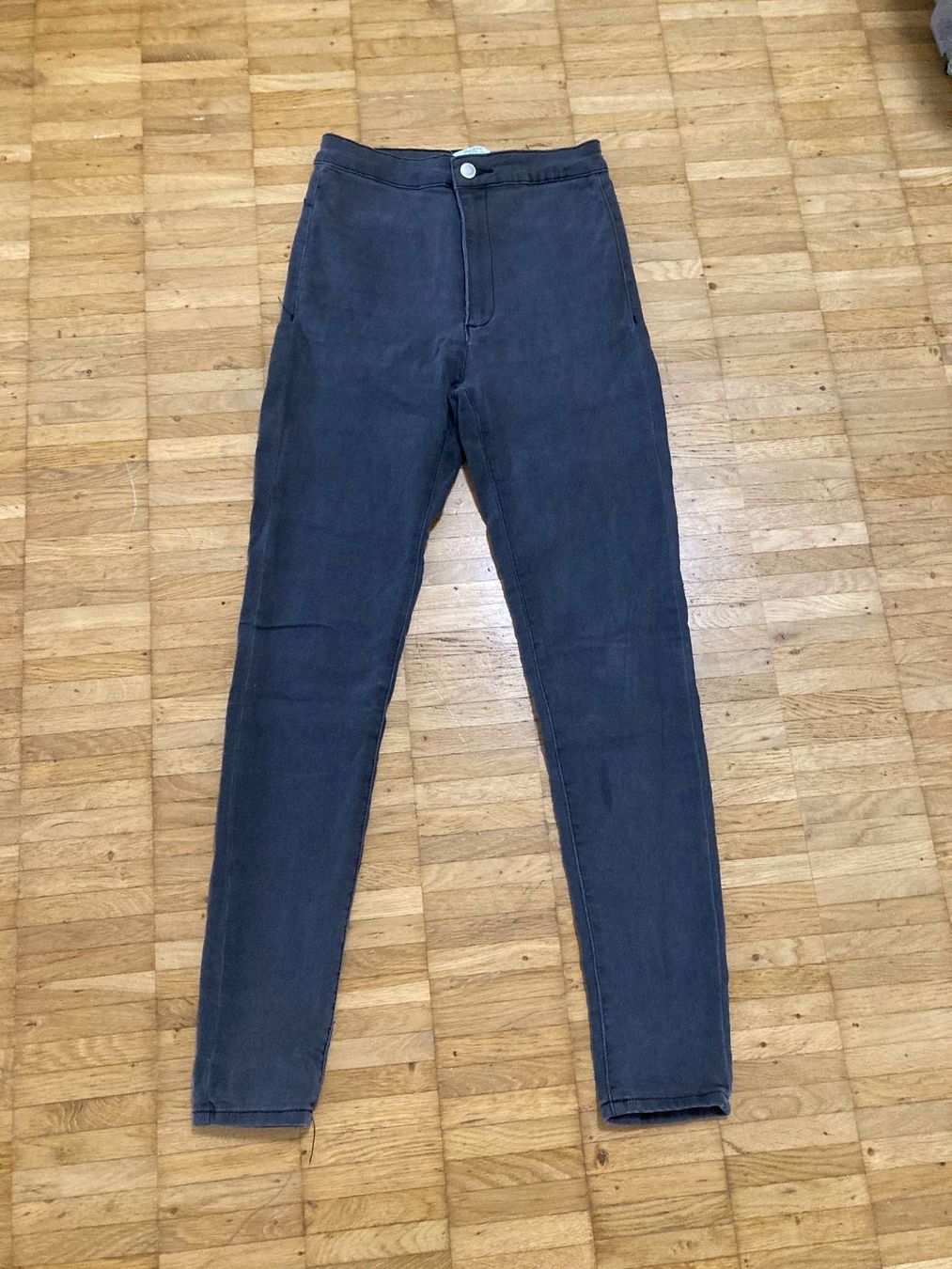 Jeans: Graue Jeggings Gr. 38 – Usato da Thun venduto da Vans_98