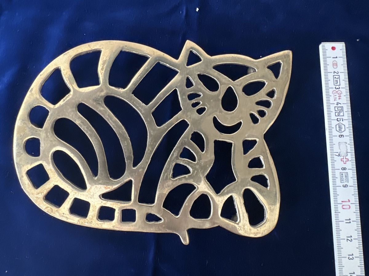 Untersetzer: Messing Topfuntersetzer, Vintage Katze, Durchmesser ca. 18cm – Gebraucht aus Zürich von Chaeffeler 4