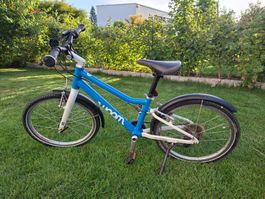 Blaues Woom 4 Kinderfahrrad 20 Zoll