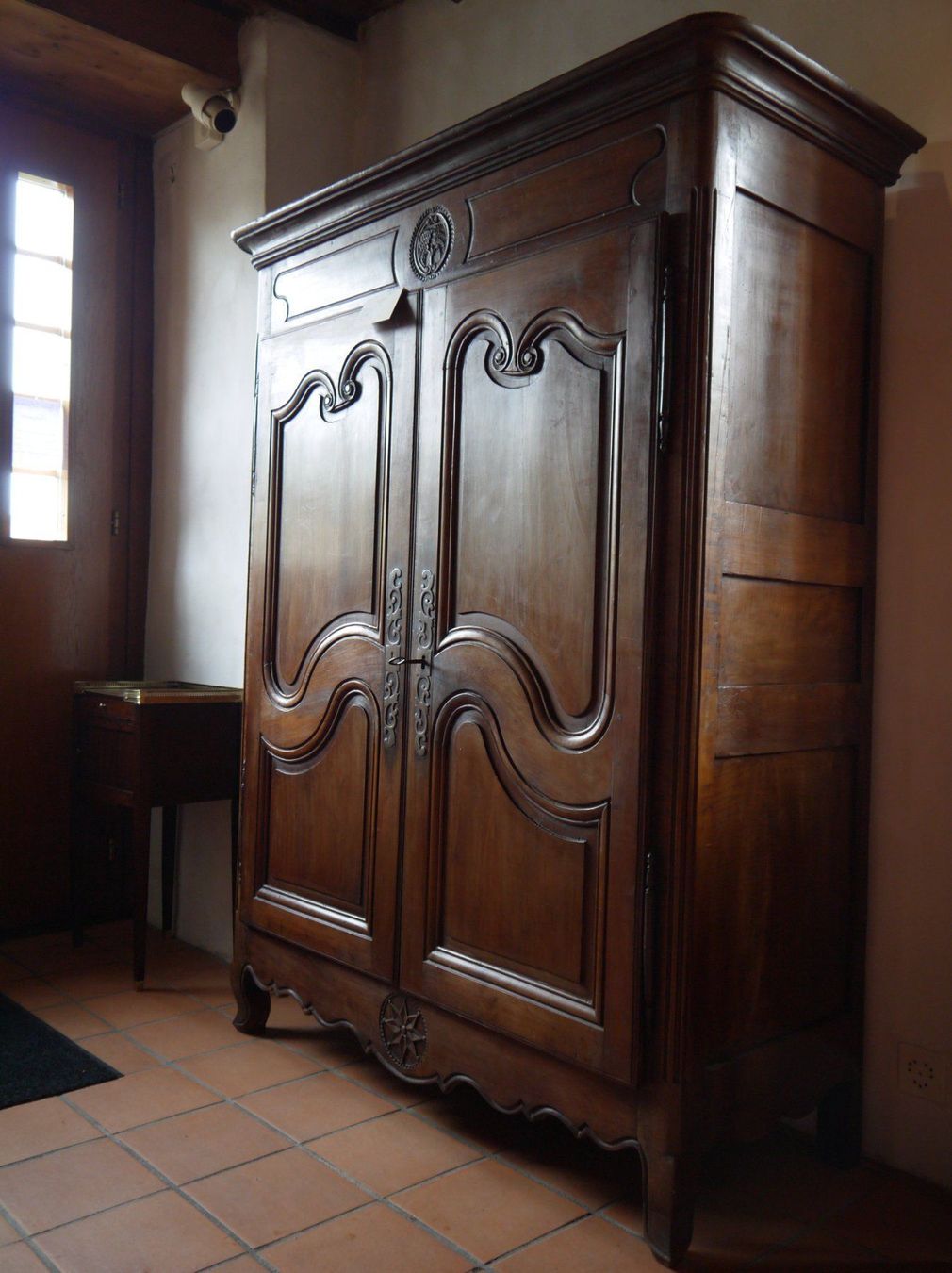 Armadi: Antiker Louis XV Schrank – Usato da Marnand venduto da MrBozzol 2