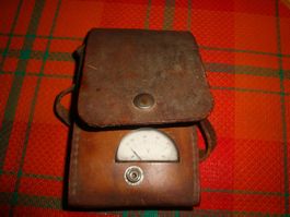 Vintage Voltmeter mit Ledertasche, Sammlerstück!