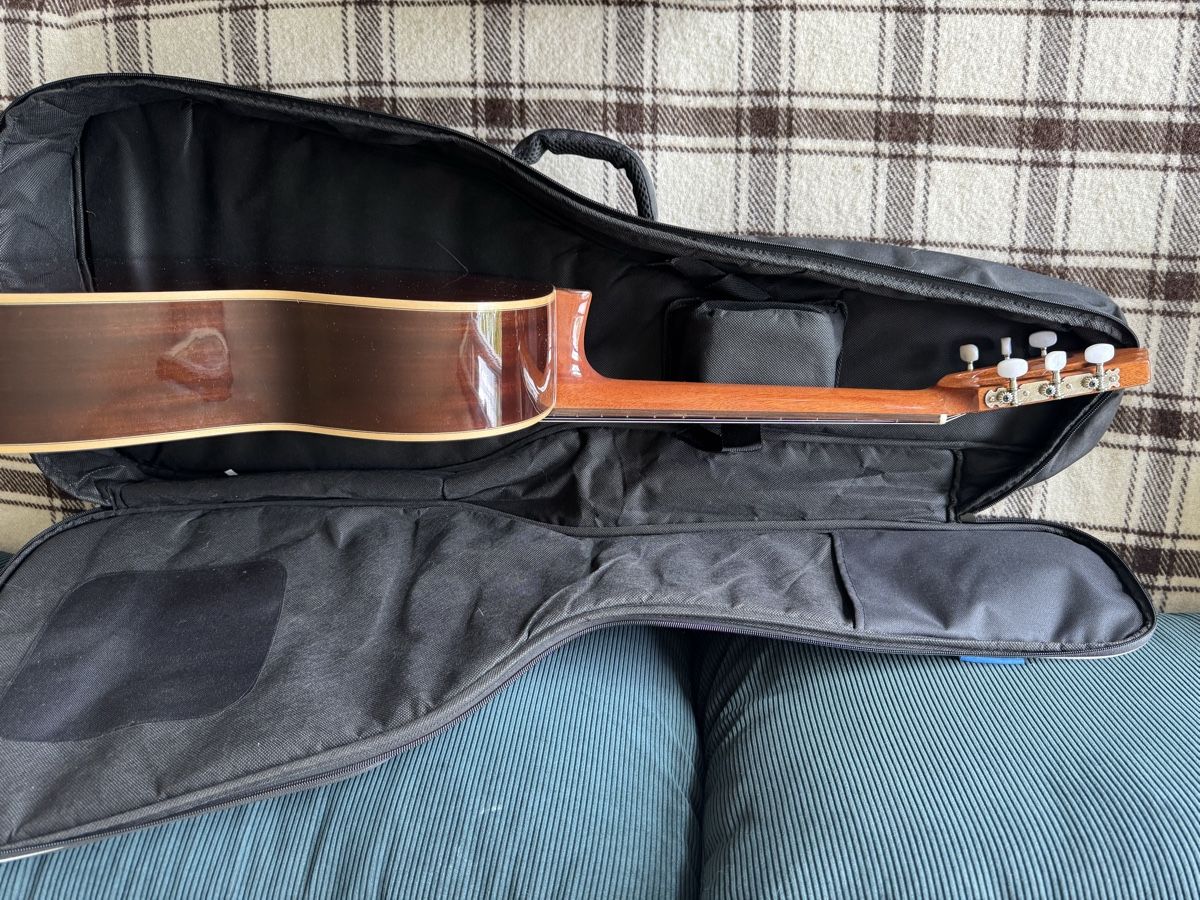 Strumenti musicali: Gitarre von Perez – Usato da Lausen venduto da Mutuli 4