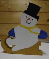 Schneemann auf Schlitten aus Holz