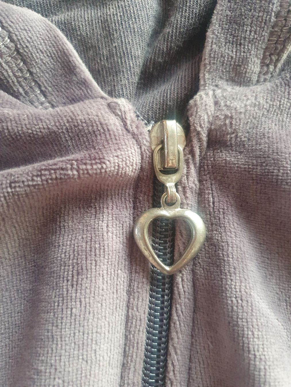 Giacche: Samt Zip-Jacke Grau mit Kapuze – Usato da Moosseedorf venduto da Sonnenschein.. 2