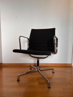 Eames EA 108 Bürostuhl in Schwarz Vitra