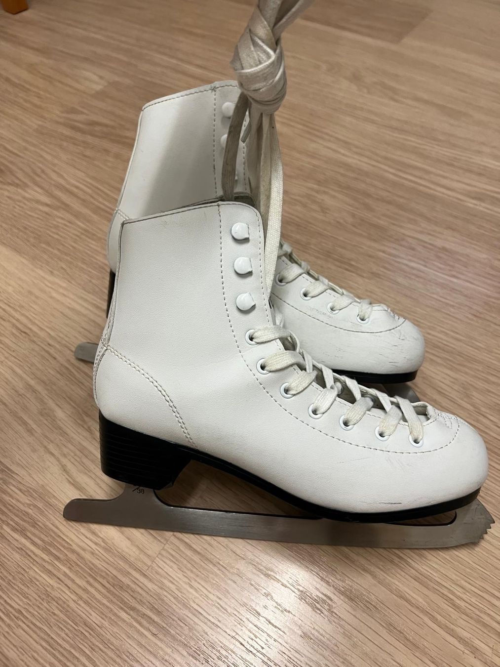 Schlittschuhe: Eiskunstlaufschuhe weiss Grösse 37/38 – Gebraucht aus Sargans von magico_lazio 3