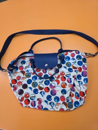 Handtasche Longchamp bunt gemustert mit Schultergurt