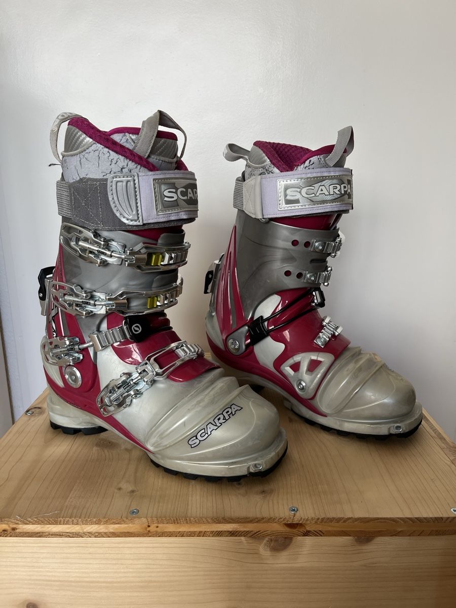 Damenschuhe: Telemark-Skischuhe – Gebraucht aus Thun von d4samuel