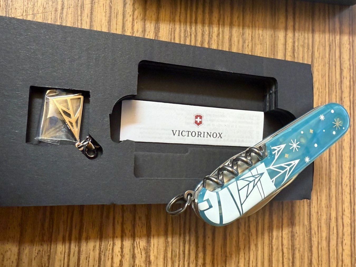 Victorinox Coltelli tascabile: Victorinox Winter Magic 2023 + 2024 LE – Nuovo e nell'imballaggio originale da Dallenwil venduto da jeni152 2