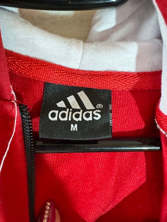 Adidas Giacche: rote Adidas Kapuzen Jacke Gr. M – Usato da Grosswangen venduto da second_hand_dress 2