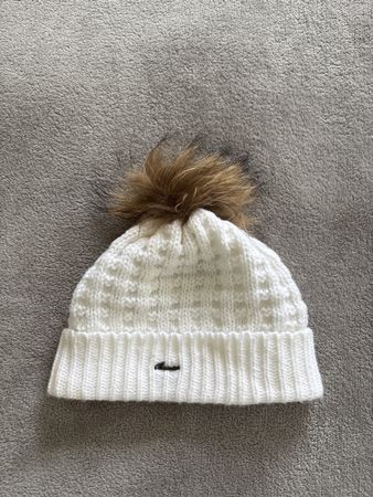 Winter beanie with fur bun