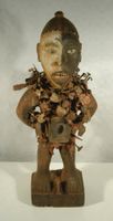 Aeltere afrikanische Kraftfigur Nkisi Nkondi