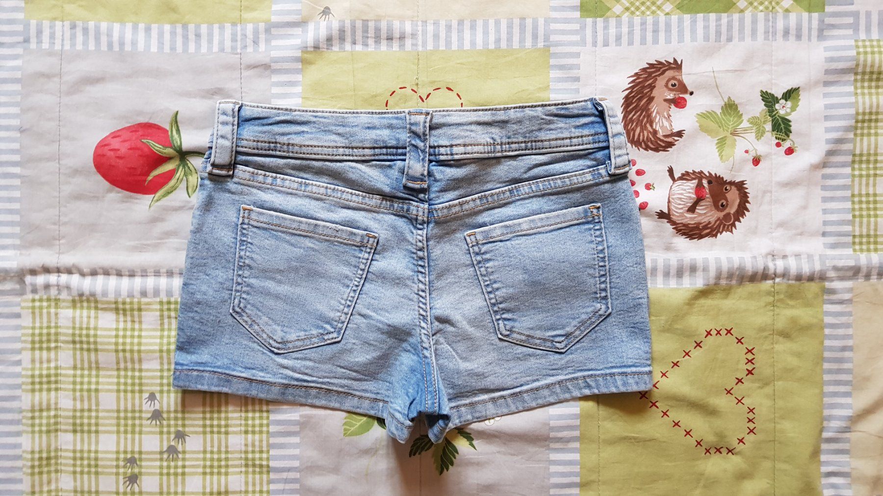 H&M Pantaloni: Neue Jeans Shorts Gr.146 – Nuovo e nell'imballaggio originale da Luzern venduto da silvermoon12 1