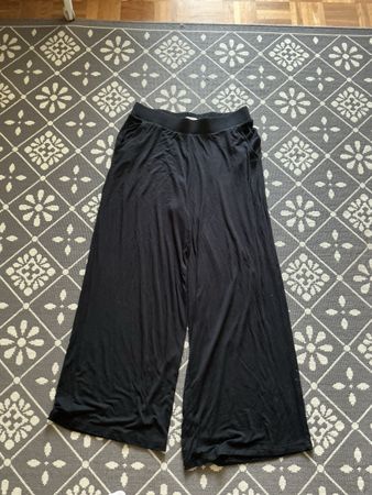 Damen Culotte / Weite Sommerhose Schwarz Gr. M 