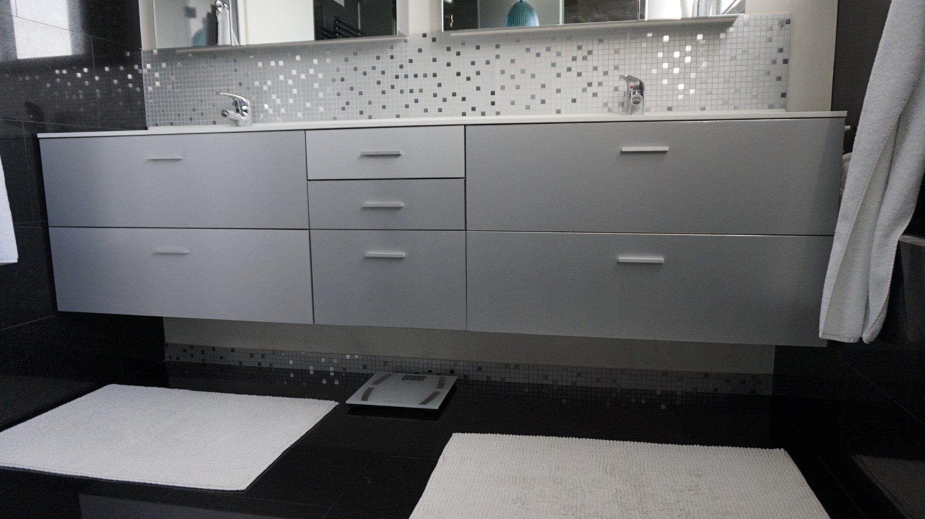 Mobili per bagno: Doppelwaschbecken mit Unterschrank Hängend – Usato da Röschenz venduto da anklint 1