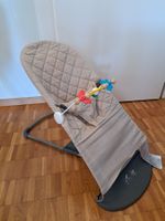 Baby Bjorn Bouncer Bliss - Sandgrau mit Spielzeug
