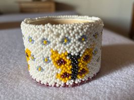 Hübsches Perlen Kerzenhalter mit Schmetterling Motiv