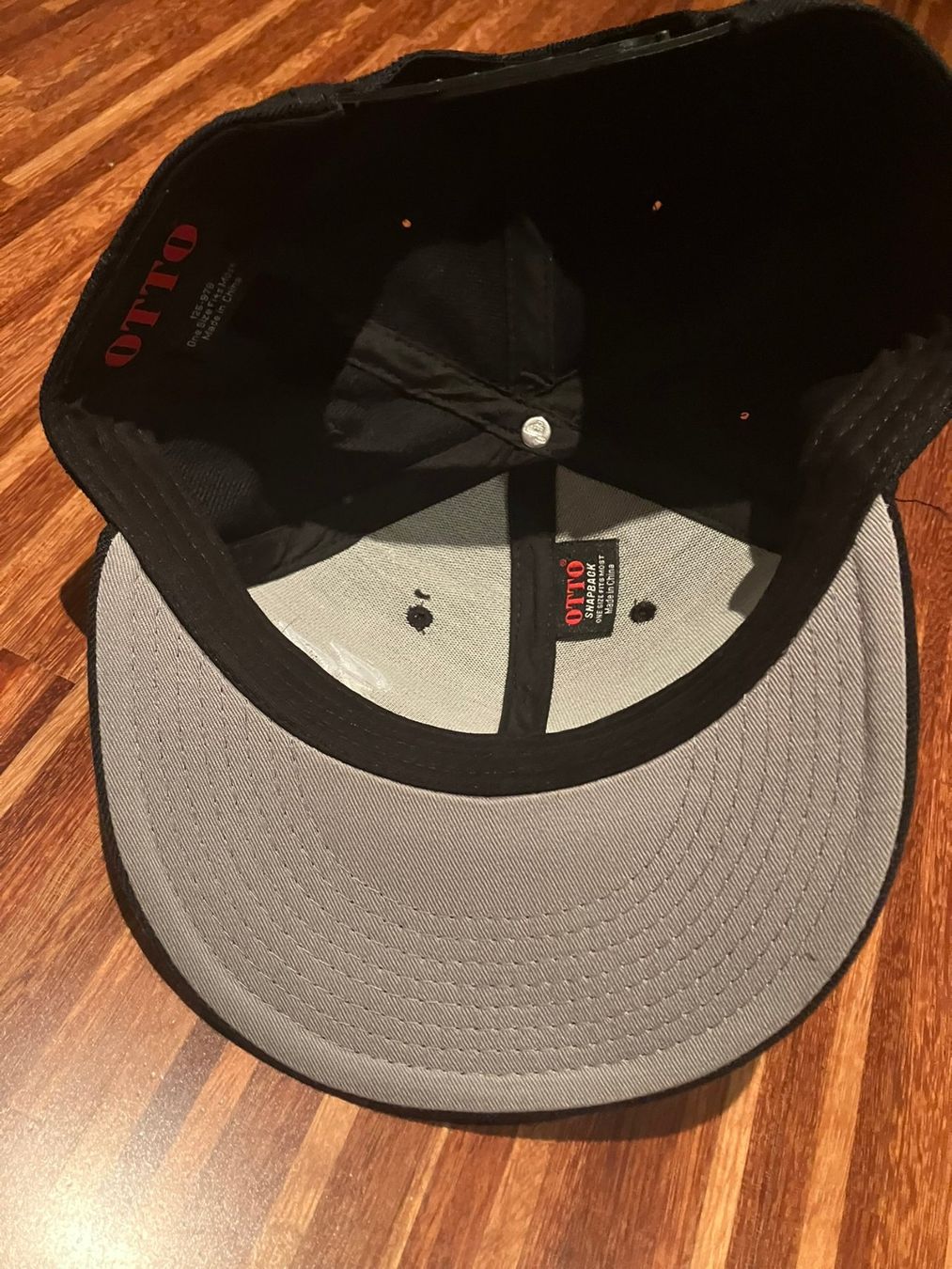 Copricapi, berretti & cappellini: Foo Fighters Snapback – Usato da Winkel venduto da Studi66 3