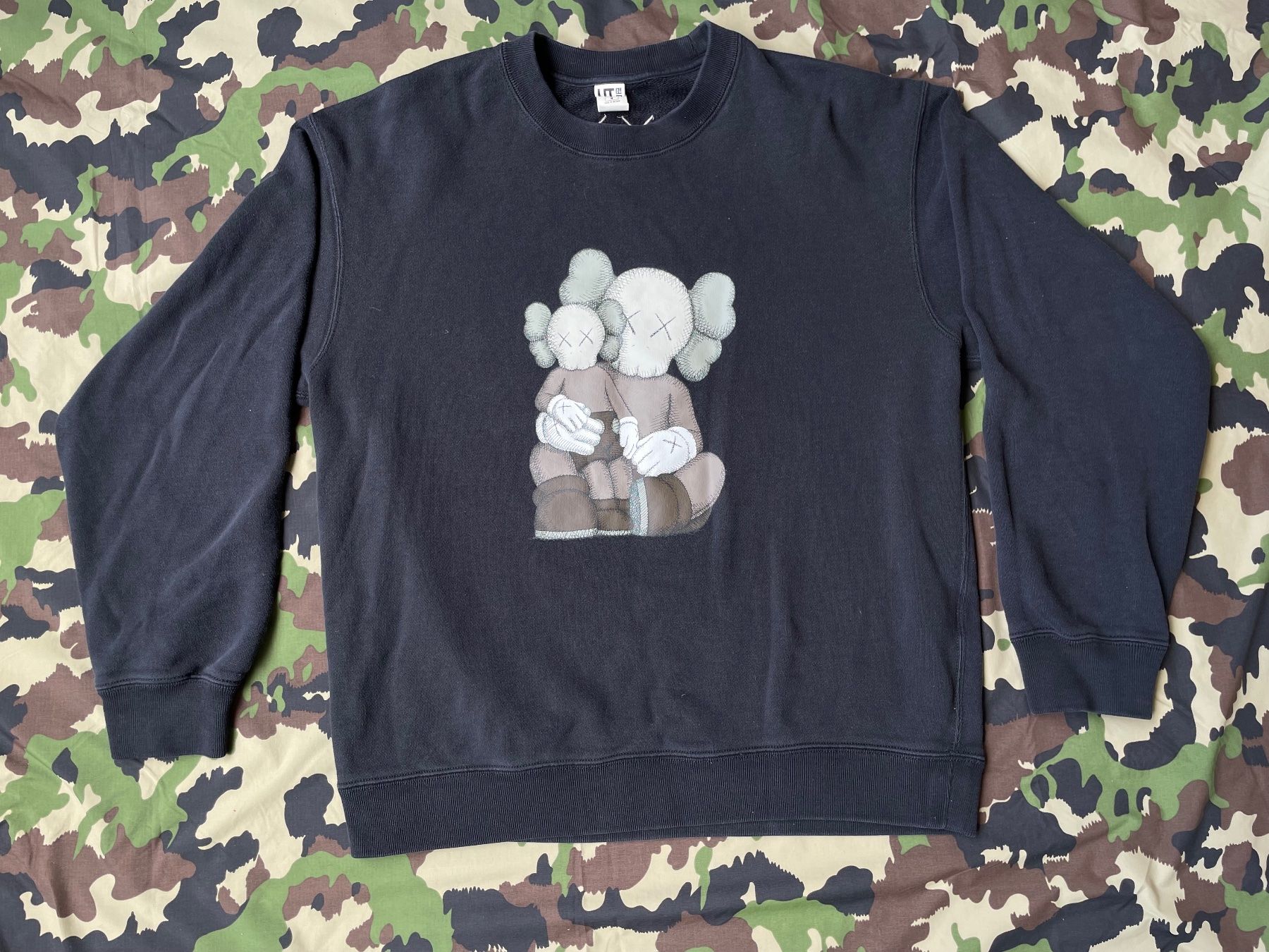 Maglioni & Felpe: Uniqlo X Kaws pulllover Sz M – Usato da Zürich venduto da le_souk