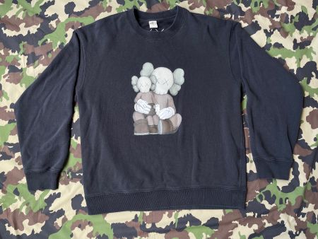 Uniqlo X Kaws pulllover Sz M