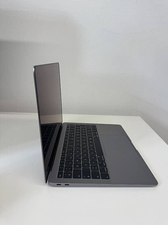 Apple Notebook: MacBook Air 2018 13" - 8GB - 256GB – Usato da St. Gallen venduto da egzon_navit 1