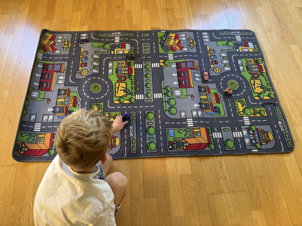 Tapis de jeu: Auto Spielteppich – D'occasion à Oberrieden par Olivianeu 1