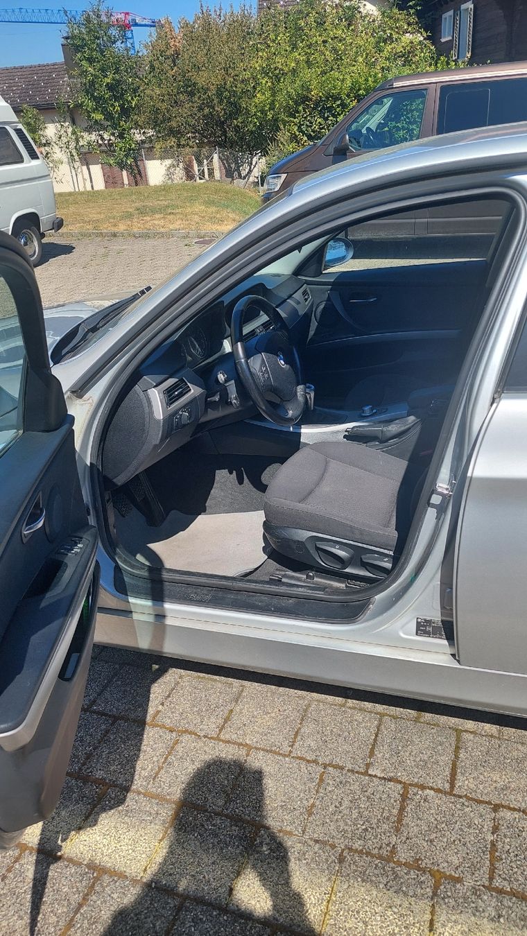 BMW Autos: BMW 320d Touring – D'occasion à Richterswil par Bamarai 4