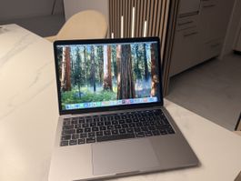 MacBook Pro (13", 2019) i5, 250GB SSD, 8GB RAM!