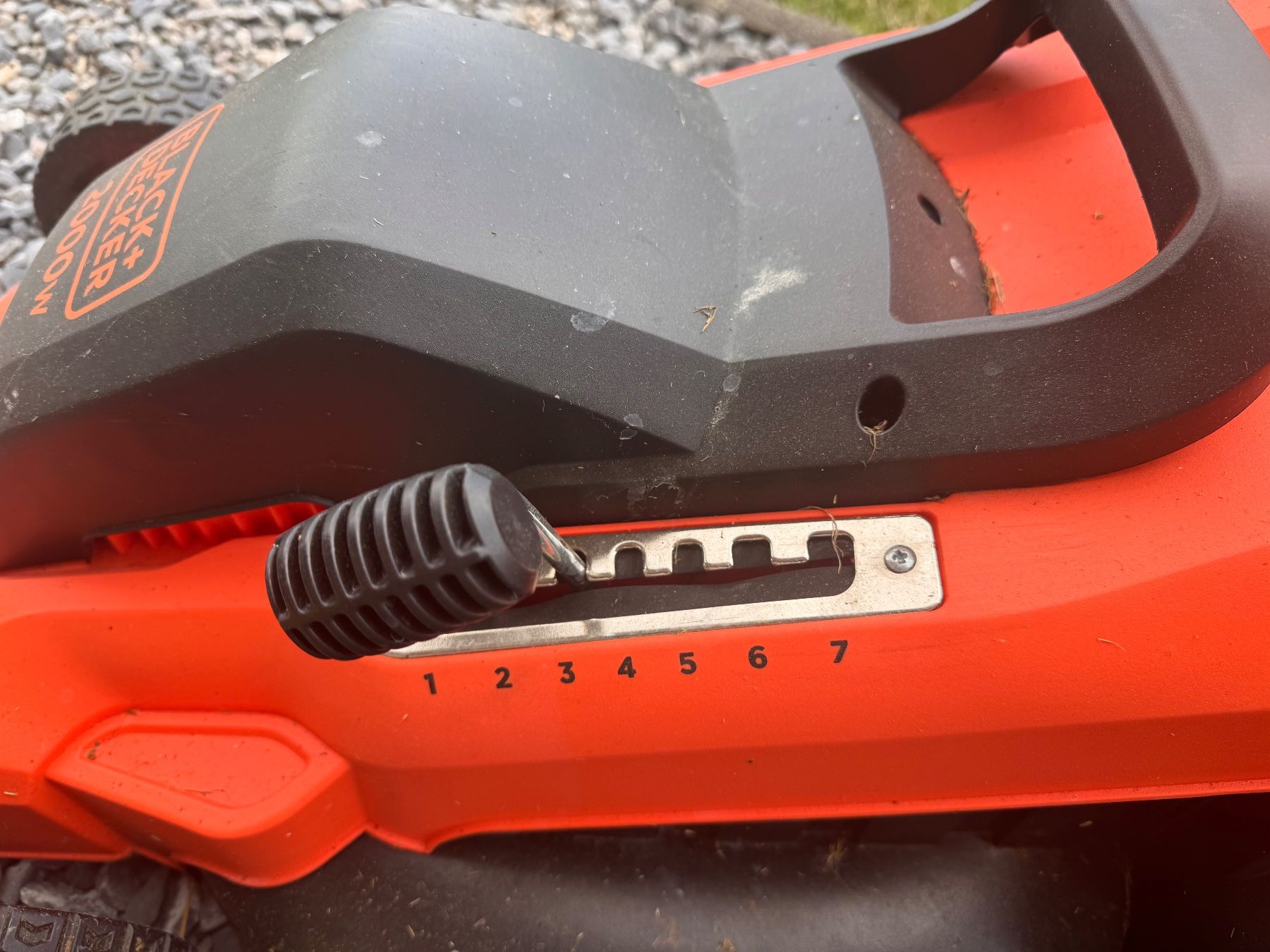 Tondeuses à gazon: Elektro-Rasenmäher Black & Decker mit Kabel – D'occasion à Grabs par Geronimo9472 3