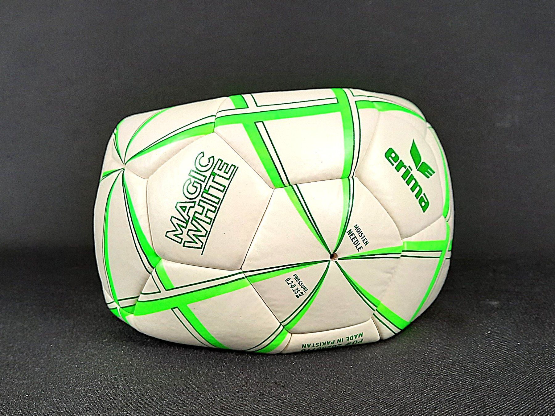 Erima Palloni: ERIMA Magic White Trainingsball – Nuovo (secondo la descrizione) da Beinwil am See venduto da Restwert_Beinwil