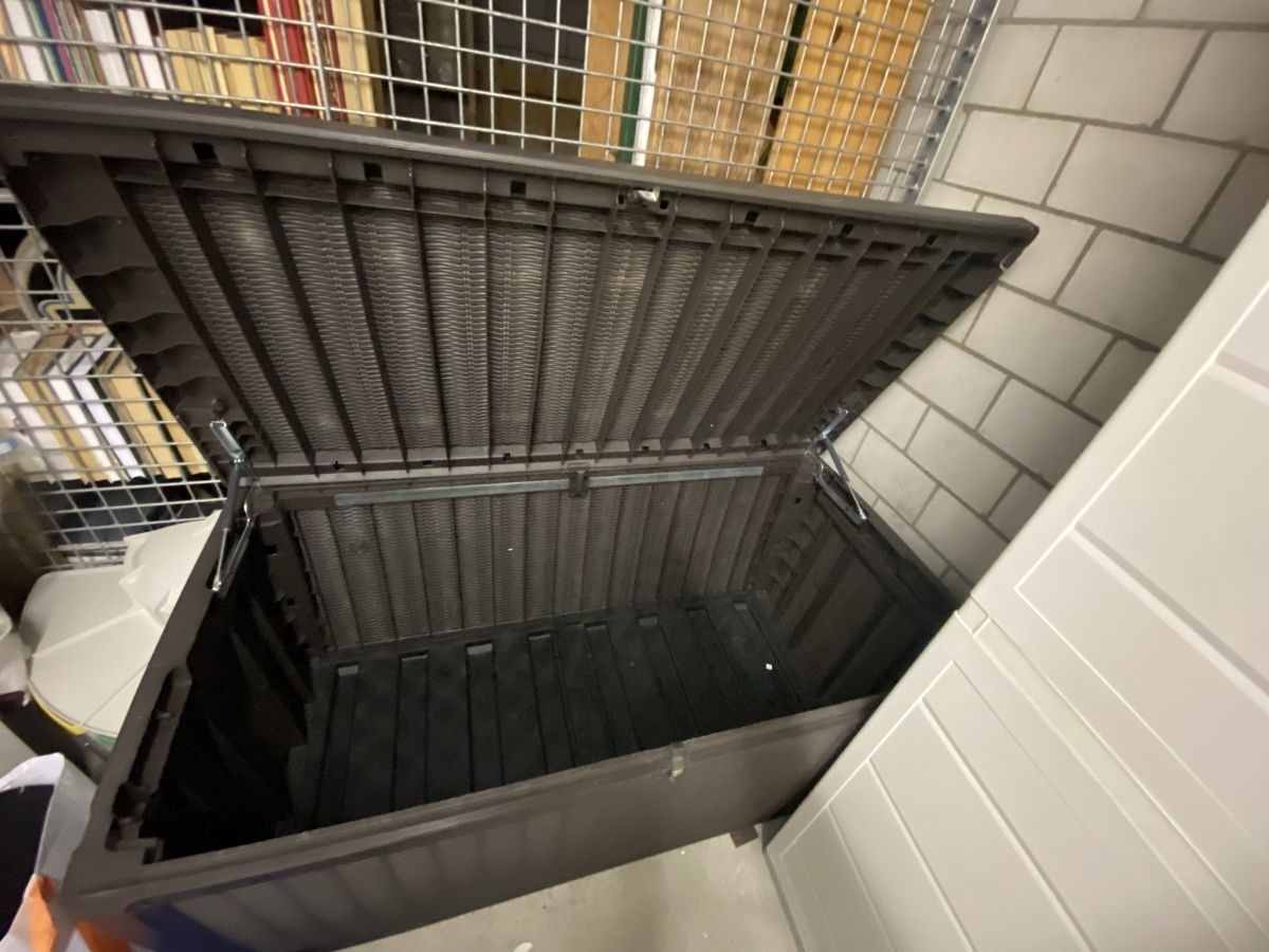 Auflagenboxen: Kissenbox – Gebraucht aus Rüti ZH von Inesaf 2