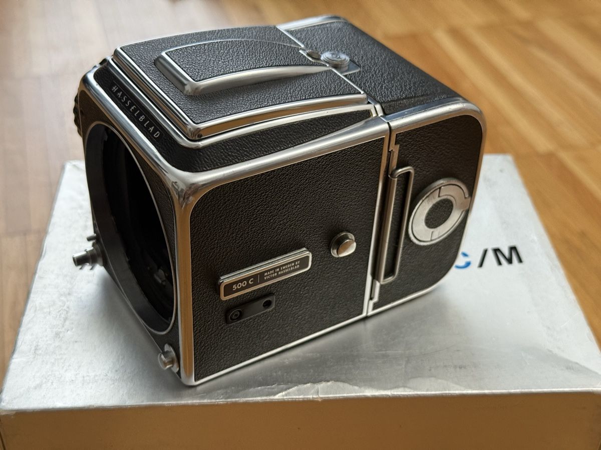 Hasselblad Appareil photo: Hasselblad 500c with eye-level viewfinder – D'occasion à Zürich par cse_2qbg 1