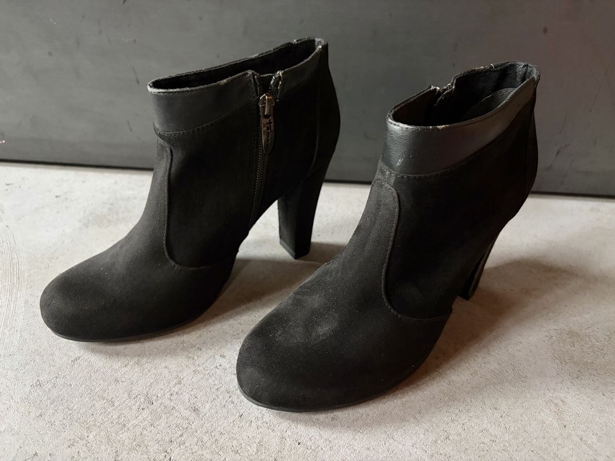 Tamaris Scarpe da donna: Stiefeletten Tamaris 38 – Usato da Männedorf venduto da palladio 1